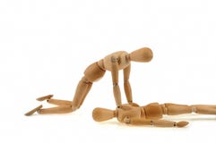 Maniquí de madera articulado que hace un masaje cardiaco foto de archivo Maniquí de madera articulado que hace un masaje cardiaco foto de archivo