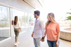 Manlig tendens av begär för andra kvinnor arkivfoton Manlig tendens av begär för andra kvinnor arkivfoton