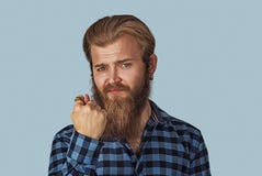 Mann, der Daumen, Fingerfeigengeste Sie gibt, null nichts zu erhalten lizenzfreies stockbild Mann, der Daumen, Fingerfeigengeste Sie gibt, null nichts zu erhalten lizenzfreies stockbild