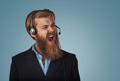 Mann mit Kopfhörerfunktion als Betreiber, der mit Ärger schreit stockfotos Mann mit Kopfhörerfunktion als Betreiber, der mit Ärger schreit stockfotos