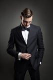 Mannequin het stellen met pak stock foto Mannequin het stellen met pak stock foto