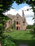 Manoir de Chenies, Tudor Grade j'ai ?num?r? le b?timent, dans le printemps photographie stock libre de droits Manoir de Chenies, Tudor Grade j'ai ?num?r? le b?timent, dans le printemps photographie stock libre de droits