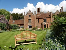 Manoir de Chenies, Tudor Grade j'ai ?num?r? le b?timent, dans le printemps photo libre de droits Manoir de Chenies, Tudor Grade j'ai ?num?r? le b?timent, dans le printemps photo libre de droits