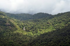 Mar da paisagem da névoa nas montanhas imagens de stock Mar da paisagem da névoa nas montanhas imagens de stock