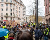 Marche Nalewa Le Climat marszu protesta demonstrację na Francuskim stre obraz royalty free Marche Nalewa Le Climat marszu protesta demonstrację na Francuskim stre obraz royalty free