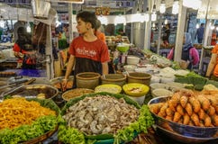 Marché de nourriture à Bangkok, Thaïlande photographie stock libre de droits Marché de nourriture à Bangkok, Thaïlande photographie stock libre de droits