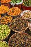 March? en plein air exotique avec des beaucoup fruit tropical photo libre de droits March? en plein air exotique avec des beaucoup fruit tropical photo libre de droits