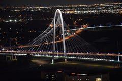 Margaret Hunt Hill Bridge em Dallas, Texas fotos de stock Margaret Hunt Hill Bridge em Dallas, Texas fotos de stock