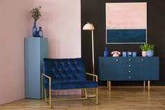Marineblauw en roze binnenland stock afbeelding Marineblauw en roze binnenland stock afbeelding