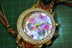 Mariposa del reloj de la mano fotografía de archivo Mariposa del reloj de la mano fotografía de archivo
