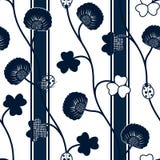 Mariquitas y cintas azules del trébol de la silueta del modelo inconsútil en un fondo blanco libre illustration Mariquitas y cintas azules del trébol de la silueta del modelo inconsútil en un fondo blanco libre illustration