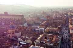Marktplatz Maggiore von Asinelli-Turm im Bologna lizenzfreie stockfotos Marktplatz Maggiore von Asinelli-Turm im Bologna lizenzfreie stockfotos