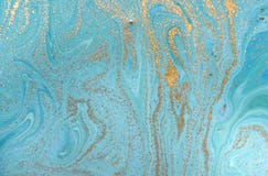 Marmer blauwe abstracte achtergrond met gouden lovertjes Vloeibaar marmeren inktpatroon Stock Afbeeldingen Marmer blauwe abstracte achtergrond met gouden lovertjes Vloeibaar marmeren inktpatroon Stock Afbeeldingen