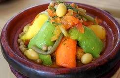MAROKKAANSE TAJINE stock afbeelding MAROKKAANSE TAJINE stock afbeelding