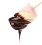 Marshmallow z czekoladowym obcieknięciem. Obrazy Royalty Free Marshmallow z czekoladowym obcieknięciem. Obrazy Royalty Free