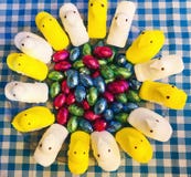 Marshmallow ηχητικών σημάτων μεταχειρίζονται και η καραμέλα σοκολάτας στοκ εικόνες με δικαίωμα ελεύθερης χρήσης Marshmallow ηχητικών σημάτων μεταχειρίζονται και η καραμέλα σοκολάτας στοκ εικόνες με δικαίωμα ελεύθερης χρήσης