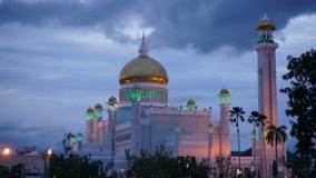 Masjid Sultan Omar Ali Saifuddin Mosque in Brunei lizenzfreie stockfotos Masjid Sultan Omar Ali Saifuddin Mosque in Brunei lizenzfreie stockfotos