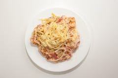 Massa Carbonara cozinhado em casa de acordo com a receita italiana imagem de stock royalty free Massa Carbonara cozinhado em casa de acordo com a receita italiana imagem de stock royalty free