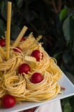 Massa e tomates crus imagens de stock Massa e tomates crus imagens de stock