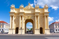 Massif de roche de Brandenburger de Porte de Brandebourg dans Porsdam, Allemagne image stock Massif de roche de Brandenburger de Porte de Brandebourg dans Porsdam, Allemagne image stock