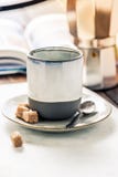Matin parfait éveillé, livre, café fort fait maison d'expresso photos stock Matin parfait éveillé, livre, café fort fait maison d'expresso photos stock