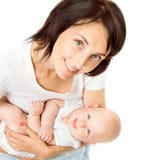 Matka i dziecko, mama Trzyma Nowonarodzonego dzieciaka na rękach, kobieta z Dziecięcym dzieckiem obrazy royalty free Matka i dziecko, mama Trzyma Nowonarodzonego dzieciaka na rękach, kobieta z Dziecięcym dzieckiem obrazy royalty free
