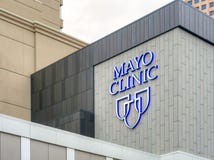 Mayo Clinic Entrance e segno Mayo Clinic Entrance e segno