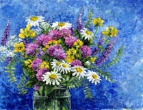 Mazzo dei fiori selvaggi in un barattolo di vetro Fotografia Stock Libera da Diritti Mazzo dei fiori selvaggi in un barattolo di vetro Fotografia Stock Libera da Diritti