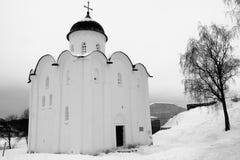 Medeltida rysk ortodox kyrka i svartvitt royaltyfri fotografi Medeltida rysk ortodox kyrka i svartvitt royaltyfri fotografi