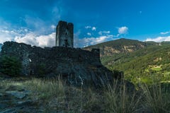 Medeltida slott i valle D `-aosta arkivbild Medeltida slott i valle D `-aosta arkivbild