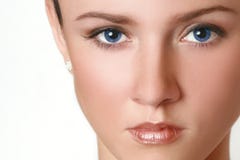 Media cara de la mujer con los ojos azules fotografía de archivo libre de regalías Media cara de la mujer con los ojos azules fotografía de archivo libre de regalías