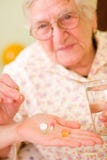 Medicamentações para uma mulher adulta foto de stock Medicamentações para uma mulher adulta foto de stock