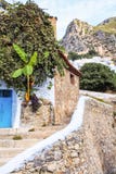 Medina van Chefchaouen, Marokko nam van voor zijn gebouwen in schaduwen van blauw nota royalty-vrije stock fotografie Medina van Chefchaouen, Marokko nam van voor zijn gebouwen in schaduwen van blauw nota royalty-vrije stock fotografie