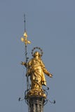 MEDIOLAN, ITALY/EUROPE - FBRUARY 23: Statua Madunina na górze obrazy royalty free MEDIOLAN, ITALY/EUROPE - FBRUARY 23: Statua Madunina na górze obrazy royalty free