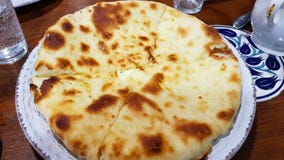 Megruli типичное грузинское focaccia стоковые фотографии rf Megruli типичное грузинское focaccia стоковые фотографии rf