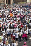 17 mei, 2015 Menigte van mensen Ras voor de behandeling tegen borstkanker rome Italië stock fotografie 17 mei, 2015 Menigte van mensen Ras voor de behandeling tegen borstkanker rome Italië stock fotografie