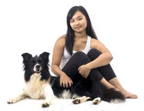 Meisje en haar hond stock fotografie Meisje en haar hond stock fotografie