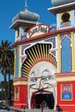 MELBOURNE, AUSTRALIA - 16 de agosto de 2017 - Melbourne Luna Park foto de archivo libre de regalías MELBOURNE, AUSTRALIA - 16 de agosto de 2017 - Melbourne Luna Park foto de archivo libre de regalías