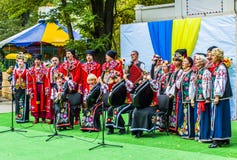 Melitopol o 14 de outubro de 2017 O coro do cossaco canta em Ucrânia no dia do cossaco imagem de stock Melitopol o 14 de outubro de 2017 O coro do cossaco canta em Ucrânia no dia do cossaco imagem de stock