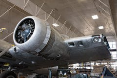 Memphis Belle Left Radial Engine & asa parcial fotos de stock Memphis Belle Left Radial Engine & asa parcial fotos de stock