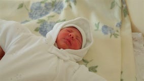 Menina bonita carregada somente vídeos de arquivo Menina bonita carregada somente vídeos de arquivo