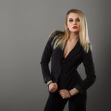 Menina do negócio que levanta no estúdio fotografia de stock Menina do negócio que levanta no estúdio fotografia de stock