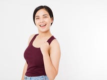 A menina japonesa asiática feliz da mulher mostra os polegares do sinal positivo sim, vestido alaranjado grande isolado Copie o e fotos de stock royalty free A menina japonesa asiática feliz da mulher mostra os polegares do sinal positivo sim, vestido alaranjado grande isolado Copie o e fotos de stock royalty free