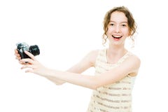 Menina magro nova que toma o selfie com a c?mera an?loga do vintage foto de stock royalty free Menina magro nova que toma o selfie com a c?mera an?loga do vintage foto de stock royalty free