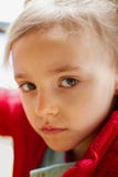 A menina olha triste com olhos grandes imagens de stock royalty free A menina olha triste com olhos grandes imagens de stock royalty free