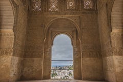 Mening van Alhambra op Albayzin in Granada stock foto Mening van Alhambra op Albayzin in Granada stock foto