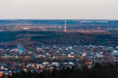 Mening van de Pyatigorsk-stad van de heuveltop stock fotografie Mening van de Pyatigorsk-stad van de heuveltop stock fotografie