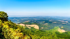Mening van Gods` s Venster over lowveld langs de Panoramaroute in Mpumalanga-Provincie royalty-vrije stock afbeeldingen Mening van Gods` s Venster over lowveld langs de Panoramaroute in Mpumalanga-Provincie royalty-vrije stock afbeeldingen