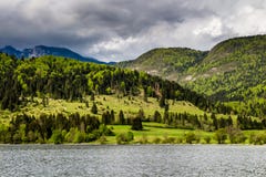 Mening van het Bohinj-meer in het nationale park Slovenië van Triglav royalty-vrije stock fotografie Mening van het Bohinj-meer in het nationale park Slovenië van Triglav royalty-vrije stock fotografie