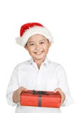 Menino adorável que dá presentes de Natal imagem de stock royalty free Menino adorável que dá presentes de Natal imagem de stock royalty free